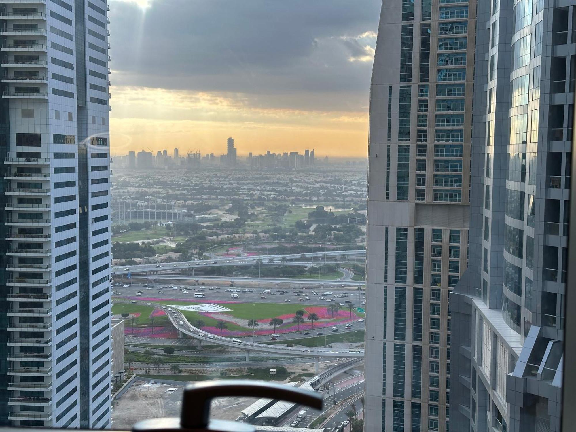 Super Host At Highest Residential Tower In The World, Private Rooms In A Shared Apartment 두바이 외부 사진