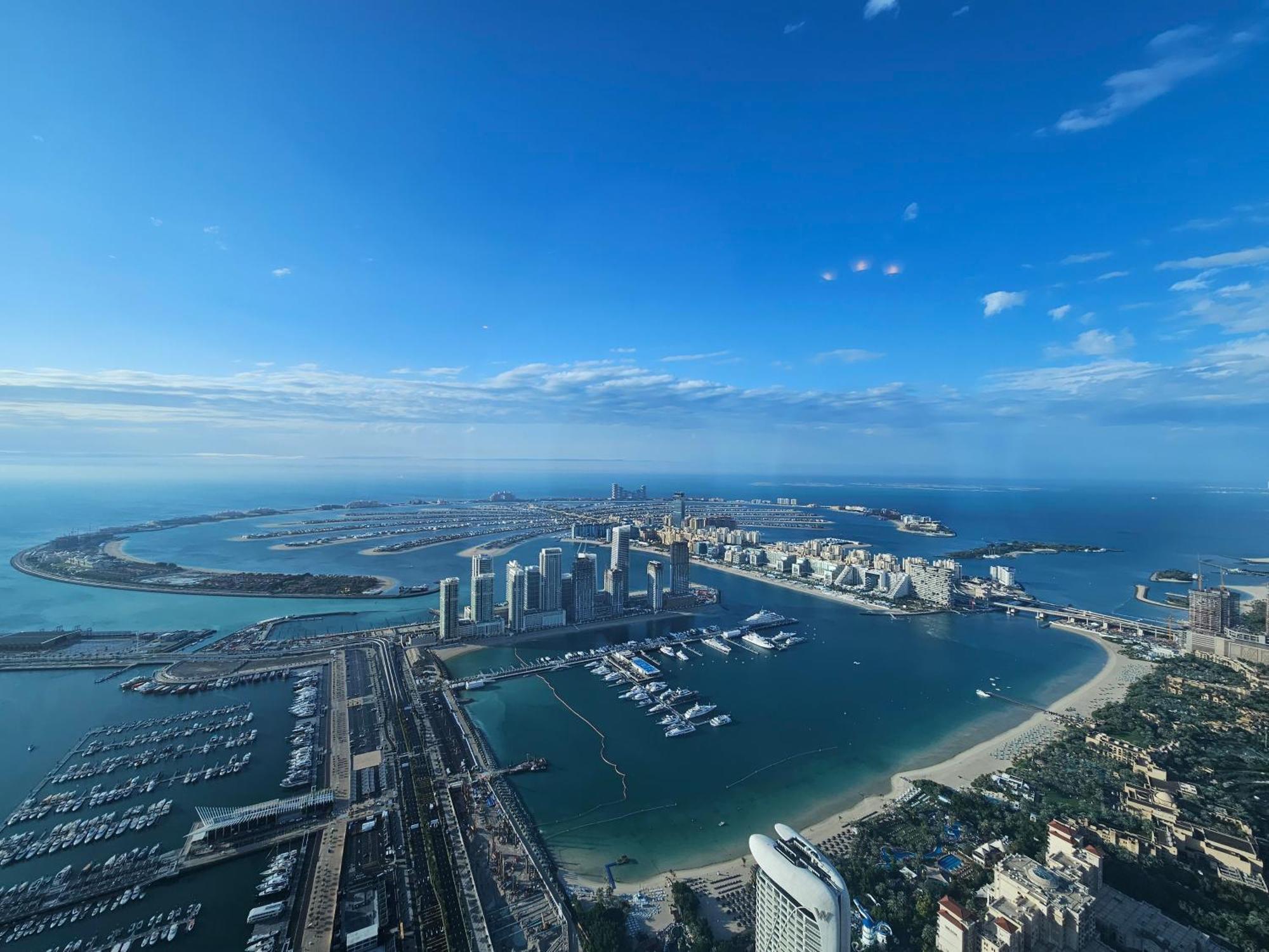 Super Host At Highest Residential Tower In The World, Private Rooms In A Shared Apartment 두바이 외부 사진