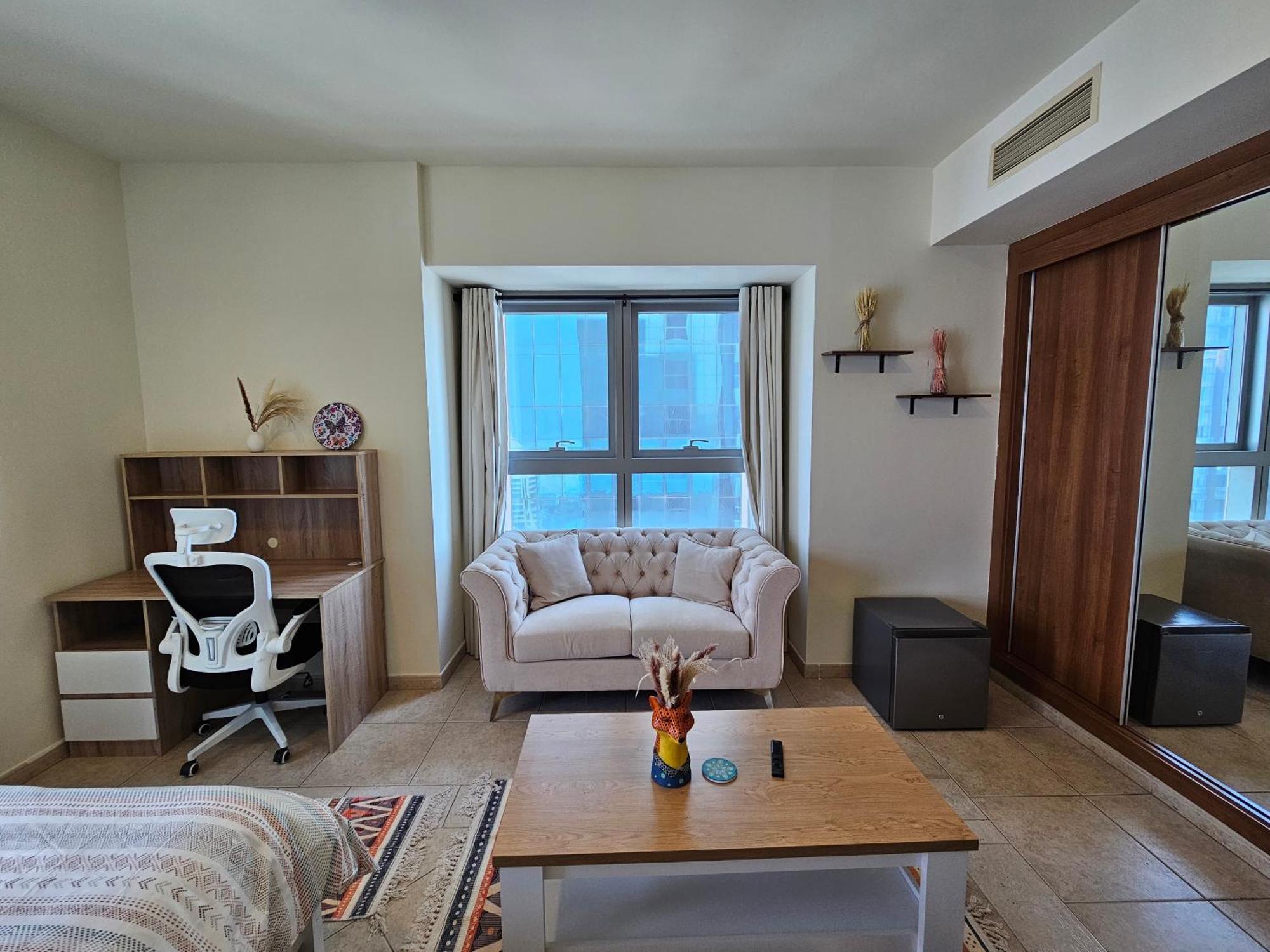 Super Host At Highest Residential Tower In The World, Private Rooms In A Shared Apartment 두바이 객실 사진
