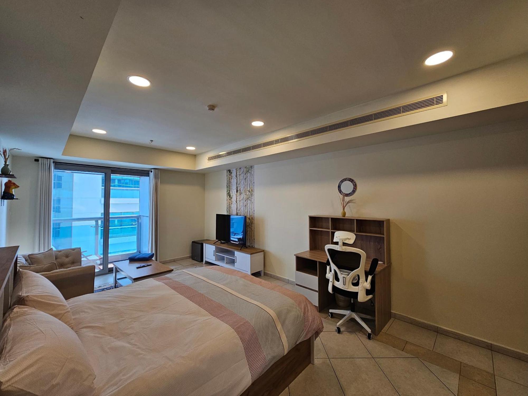 Super Host At Highest Residential Tower In The World, Private Rooms In A Shared Apartment 두바이 객실 사진