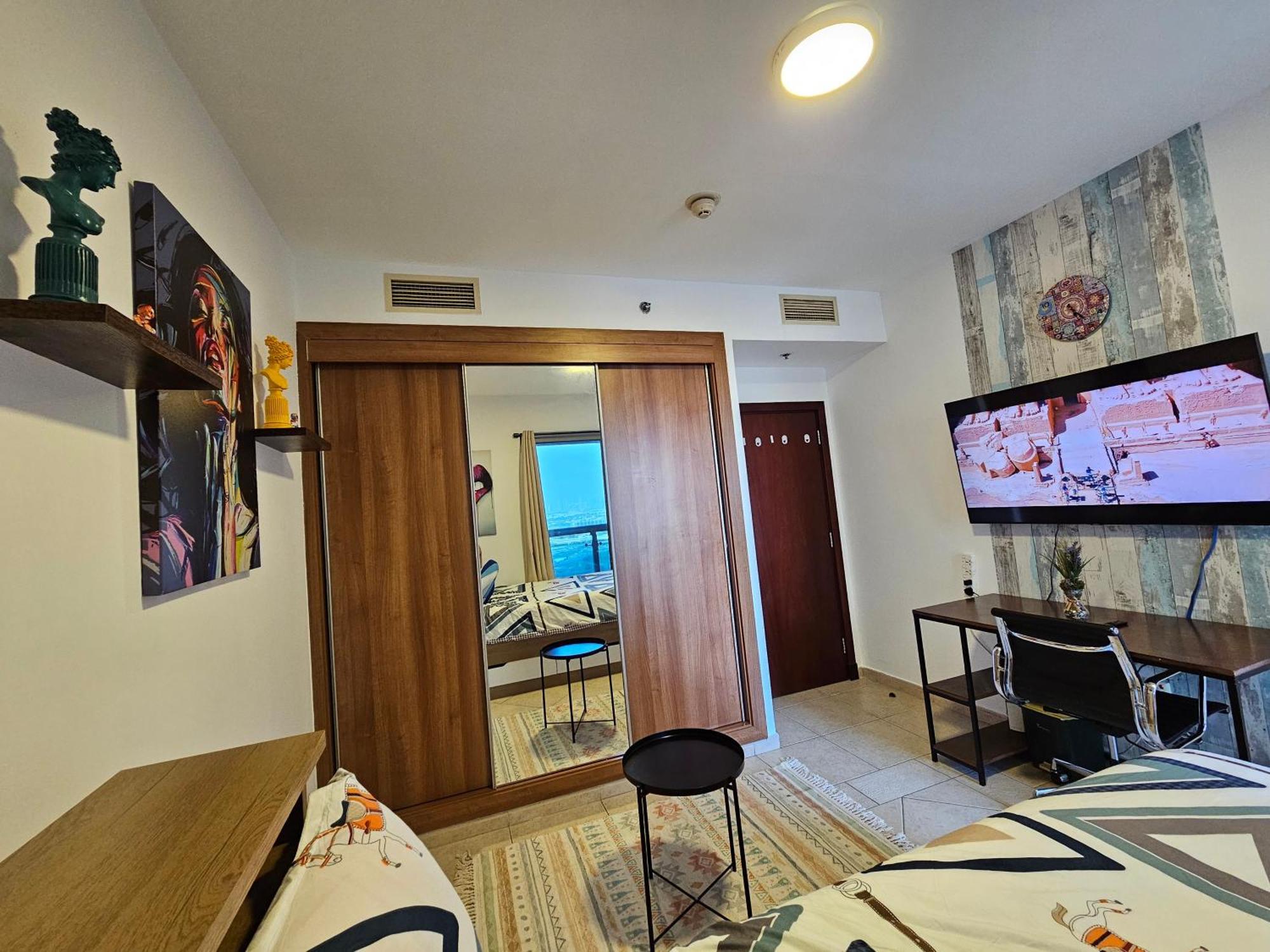 Super Host At Highest Residential Tower In The World, Private Rooms In A Shared Apartment 두바이 객실 사진