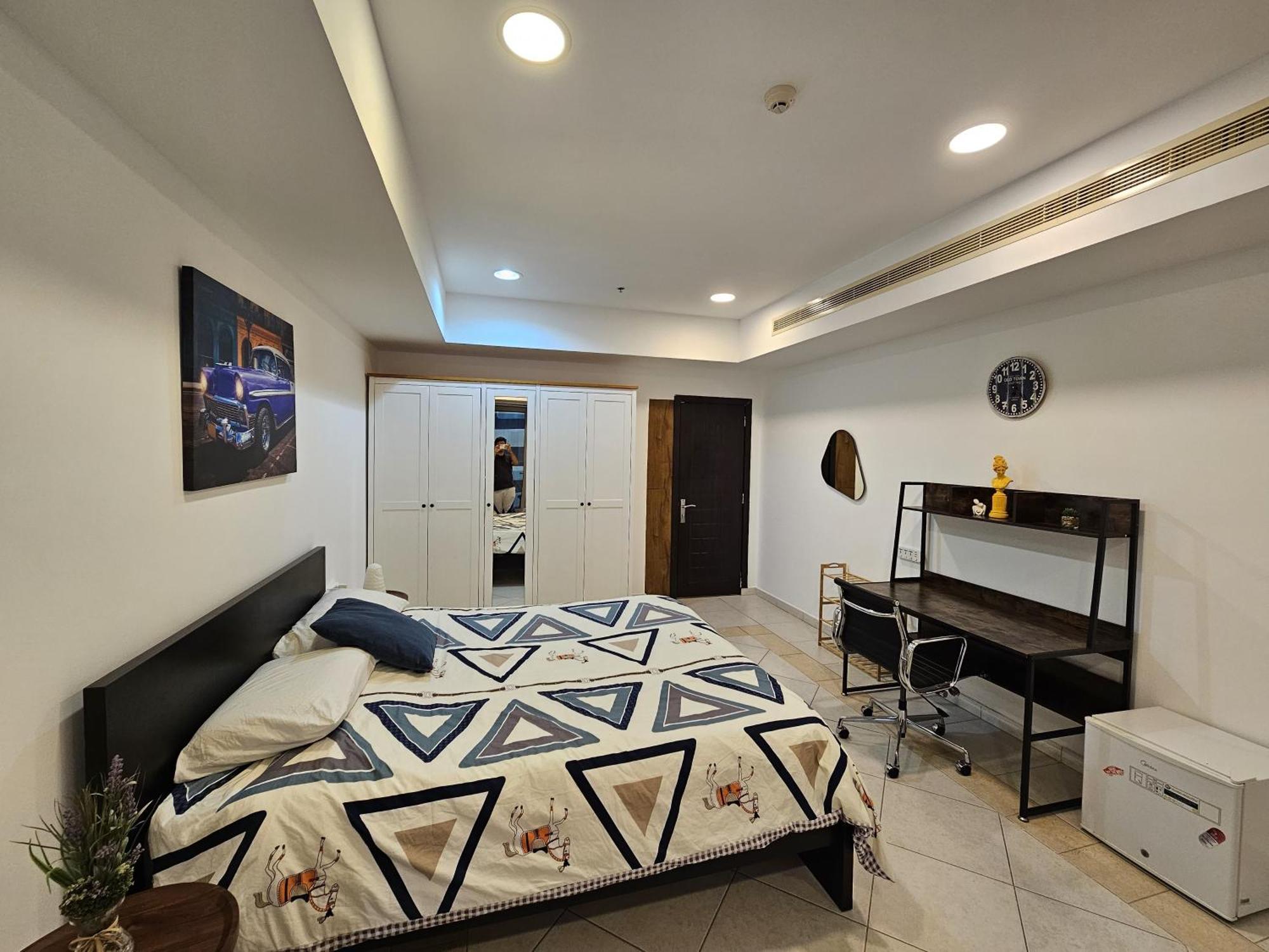Super Host At Highest Residential Tower In The World, Private Rooms In A Shared Apartment 두바이 객실 사진